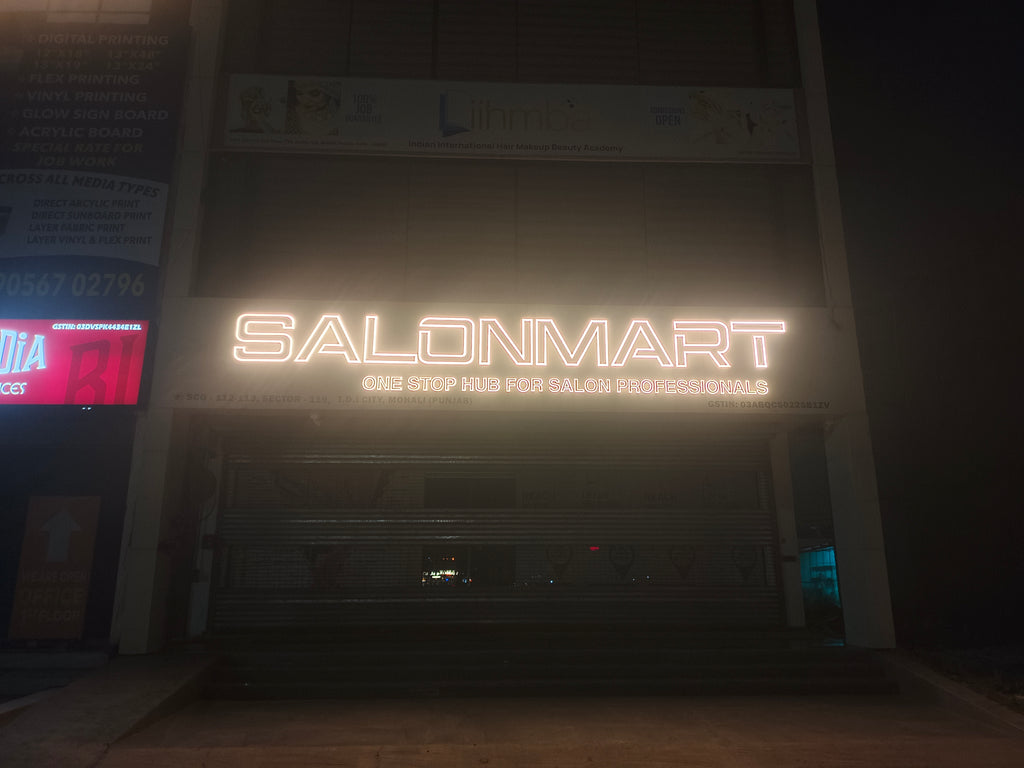 Neon sign with 'SALONMART' on a dark background